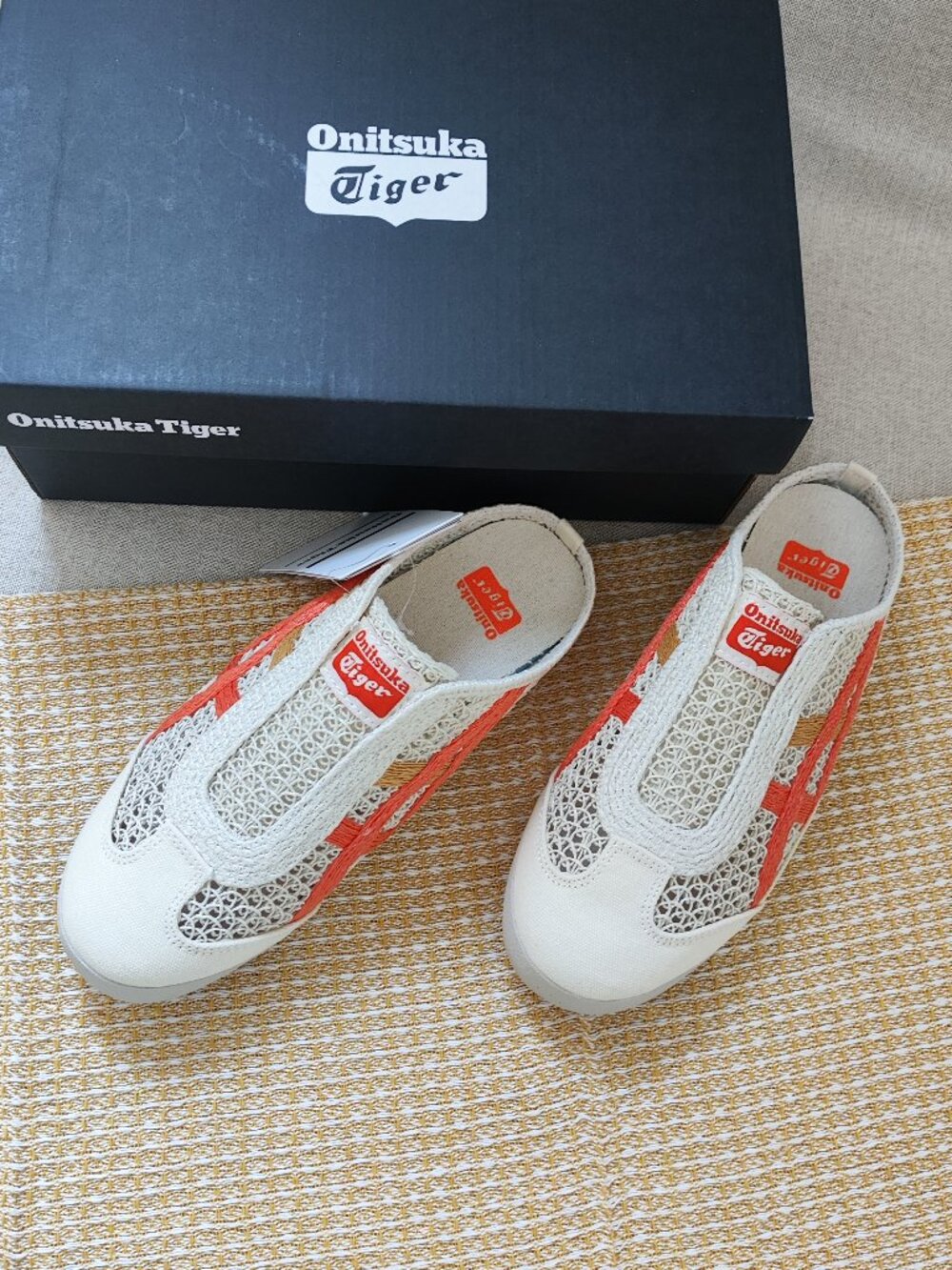 Onitsuka Tiger Off-White and Orange Color-Block Breathable Mule Sandals - Picture 2 of 9